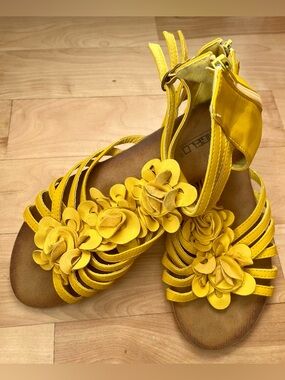 Women’s Yellow Floral Strappy Sandals